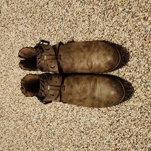 Sugar Tiggles Brown ankles boots. Size 8 1/2